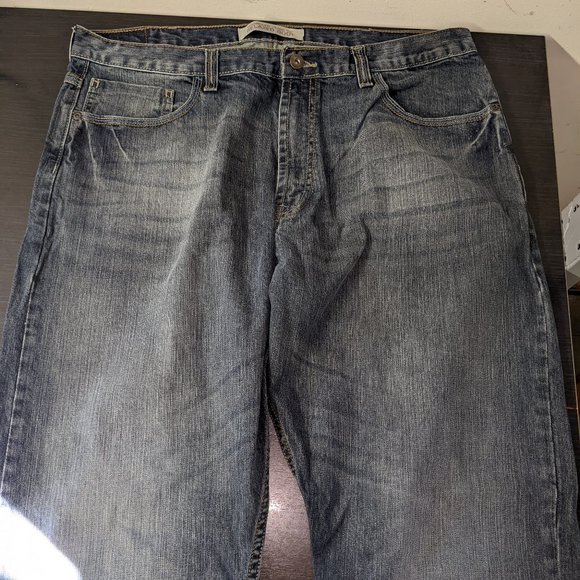 Wrangler Other - Wrangler relaxed boot cut jeans mens size 38x38
